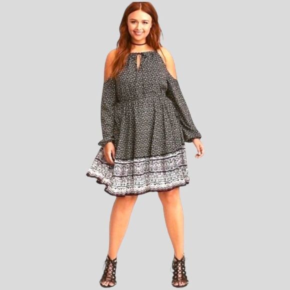 TORRID Plus Size High Neck Cold Shoulder Mini Boo Hoo Dress Size 3X - Picture 7 of 15